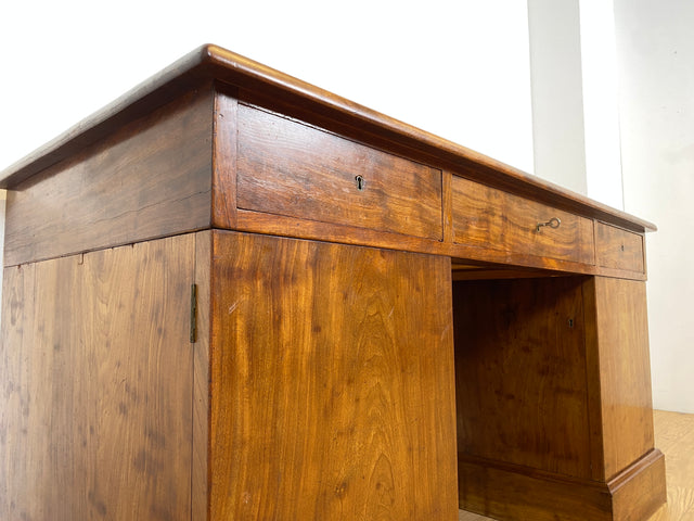 WMK Stylish and well-preserved large antique desk made of solid wood with 9 drawers # Work table, executive desk, office table, gentleman's room, Art Deco, Bauhaus, Vintage # Shipping possible