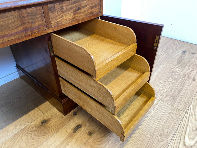 WMK Stilvoller und gut erhaltener großer antiker Schreibtisch aus vollem Holz mit 9 Schubladen # Arbeitstisch Chefschreibtisch Desk Bürotisch Herrenzimmer Art Deco Bauhaus Vintage # Versand möglich