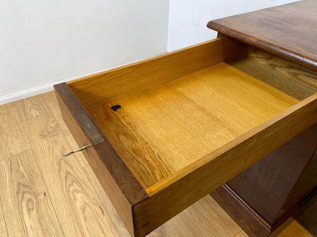 WMK Stilvoller und gut erhaltener großer antiker Schreibtisch aus vollem Holz mit 9 Schubladen # Arbeitstisch Chefschreibtisch Desk Bürotisch Herrenzimmer Art Deco Bauhaus Vintage # Versand möglich