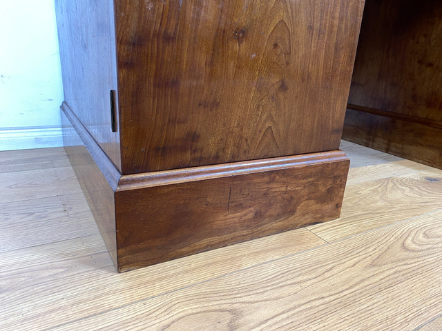 WMK Stilvoller und gut erhaltener großer antiker Schreibtisch aus vollem Holz mit 9 Schubladen # Arbeitstisch Chefschreibtisch Desk Bürotisch Herrenzimmer Art Deco Bauhaus Vintage # Versand möglich