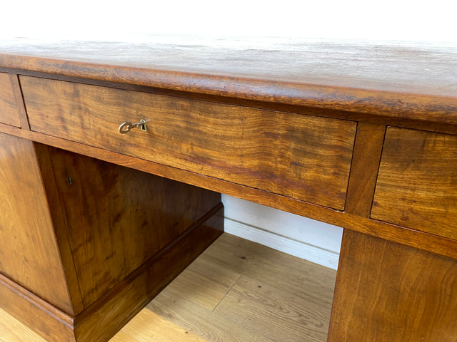 WMK Stylish and well-preserved large antique desk made of solid wood with 9 drawers # Work table, executive desk, office table, gentleman's room, Art Deco, Bauhaus, Vintage # Shipping possible