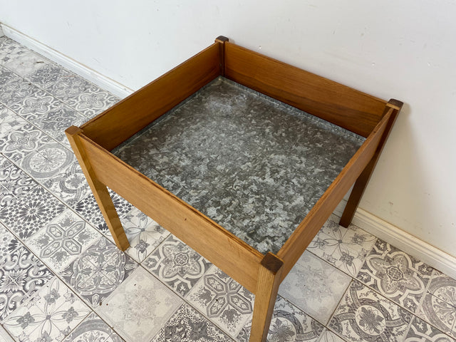 WMK Sehr schöner und praktischer, freistehender, skandinavischer Blumenkasten für Innenräume  - Planter Pflanzentisch Kräuterkasten Blumenkübel Beistelltisch Vintage Mid-Century 60er