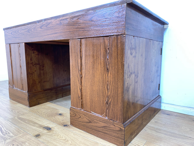 WMK Stilvoller und gut erhaltener großer antiker Schreibtisch aus vollem Holz mit 9 Schubladen # Arbeitstisch Chefschreibtisch Desk Bürotisch Herrenzimmer Art Deco Bauhaus Vintage # Versand möglich