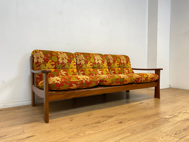 WMK Freundliches, hochwertiges & sehr gut erhaltenes skandinavisches Sofa mit Teakholz Rahmen und flippigem Originalbezug # Sofa Couch Daybed 3-Sitzer Teak Danish Design Mid-Century 60er 70er Vintage