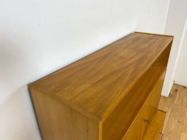 WMK Minimalistisches und sehr gut erhaltenes 70er Jahre Highboard mit Schubladen, Regalfach und schönen Messinggriffen # Schrank Wäscheschrank Kommode Sideboard Wohnzimmerschrank Mid-Century Vintage