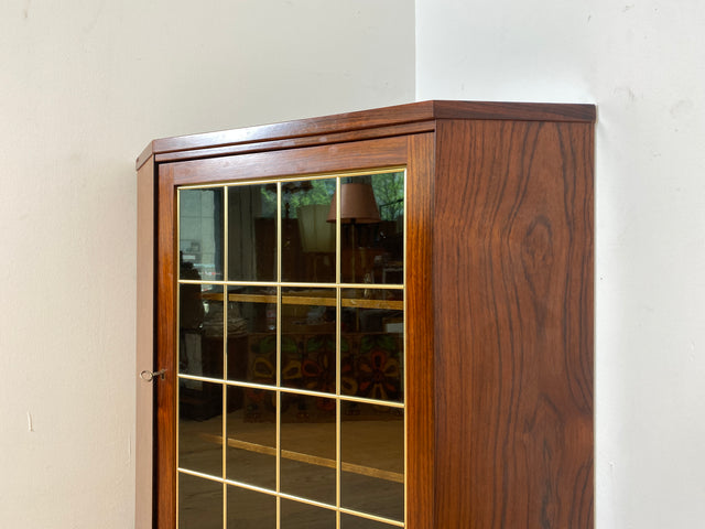 WMK Stilvoller und sehr gut erhaltene skandinavische Eckvitrine in edlem Palisander mit besonders schöner Maserung # Vitrine Eckschrank Eckkommode Geschirrschrank Bücherschrank Danish Design Vintage