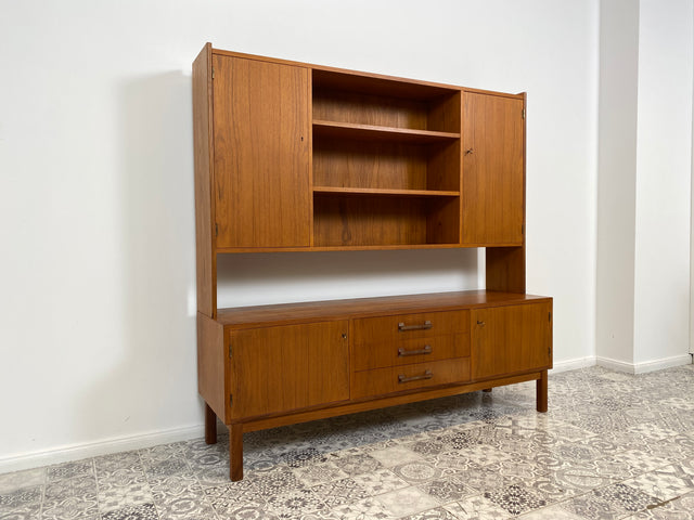 WMK Stilvolles und sehr gut erhaltenes skandinavisches Highboard aus vollem Holz im Teak # Schrank Bücherschrank Bücherregal Wohnzimmerschrank Sideboard Danish Design Mid-Century Vintage Teakholz