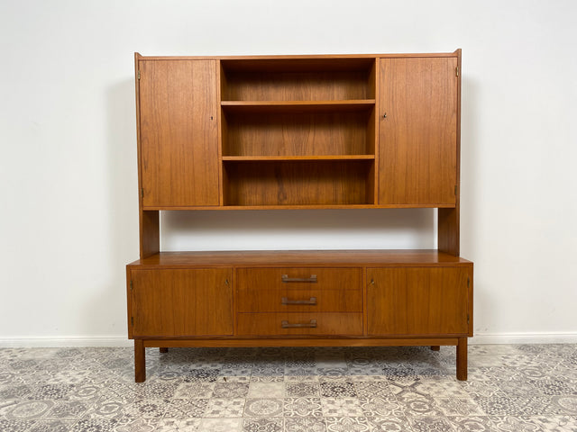 WMK Stilvolles und sehr gut erhaltenes skandinavisches Highboard aus vollem Holz im Teak # Schrank Bücherschrank Bücherregal Wohnzimmerschrank Sideboard Danish Design Mid-Century Vintage Teakholz