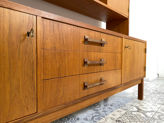 WMK Stilvolles und sehr gut erhaltenes skandinavisches Highboard aus vollem Holz im Teak # Schrank Bücherschrank Bücherregal Wohnzimmerschrank Sideboard Danish Design Mid-Century Vintage Teakholz