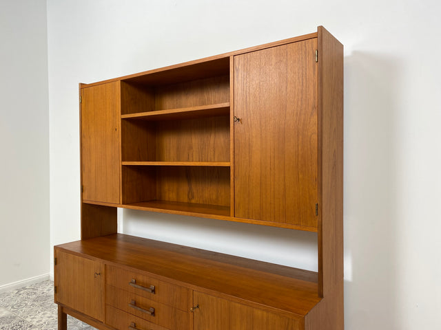 WMK Stilvolles und sehr gut erhaltenes skandinavisches Highboard aus vollem Holz im Teak # Schrank Bücherschrank Bücherregal Wohnzimmerschrank Sideboard Danish Design Mid-Century Vintage Teakholz