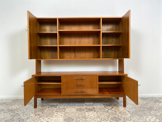 WMK Stilvolles und sehr gut erhaltenes skandinavisches Highboard aus vollem Holz im Teak # Schrank Bücherschrank Bücherregal Wohnzimmerschrank Sideboard Danish Design Mid-Century Vintage Teakholz