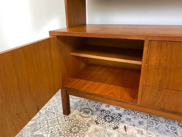 WMK Stilvolles und sehr gut erhaltenes skandinavisches Highboard aus vollem Holz im Teak # Schrank Bücherschrank Bücherregal Wohnzimmerschrank Sideboard Danish Design Mid-Century Vintage Teakholz