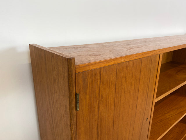 WMK Stilvolles und sehr gut erhaltenes skandinavisches Highboard aus vollem Holz im Teak # Schrank Bücherschrank Bücherregal Wohnzimmerschrank Sideboard Danish Design Mid-Century Vintage Teakholz