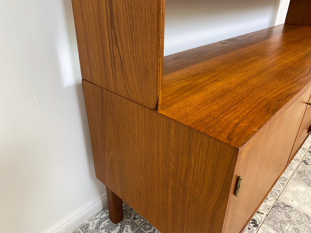 WMK Stilvolles und sehr gut erhaltenes skandinavisches Highboard aus vollem Holz im Teak # Schrank Bücherschrank Bücherregal Wohnzimmerschrank Sideboard Danish Design Mid-Century Vintage Teakholz