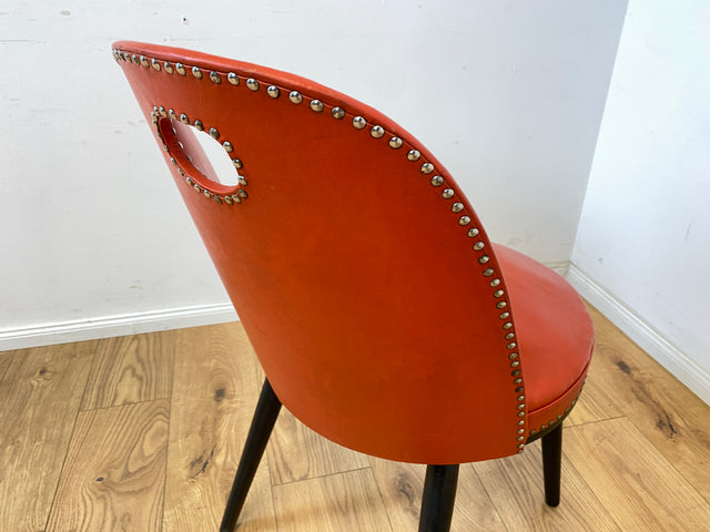 WMK 1/2 Kultiger, bequemer und gut erhaltener 50er Jahre Cocktailsessel in knallrotem Kunstlederbezug # Stuhl Lederstuhl Ledersessel Salonsessel Küchenstuhl Leder rot Rockabilly Mid-Century Vintage