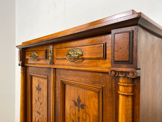 WMK Besonders schönes dänisches antikes Vertiko aus vollem Holz mit Schublade , Intarsien und Messingbeschlägen # Schrank Wäscheschrank Flurschrank Dielenschrank Kommode Cabinet Gründerzeit Vintage