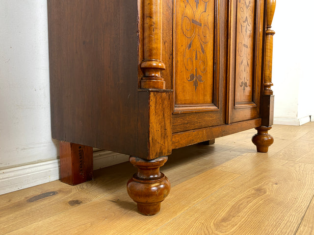 WMK Besonders schönes dänisches antikes Vertiko aus vollem Holz mit Schublade , Intarsien und Messingbeschlägen # Schrank Wäscheschrank Flurschrank Dielenschrank Kommode Cabinet Gründerzeit Vintage