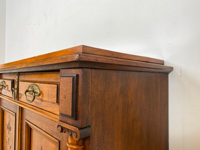 WMK Besonders schönes dänisches antikes Vertiko aus vollem Holz mit Schublade , Intarsien und Messingbeschlägen # Schrank Wäscheschrank Flurschrank Dielenschrank Kommode Cabinet Gründerzeit Vintage