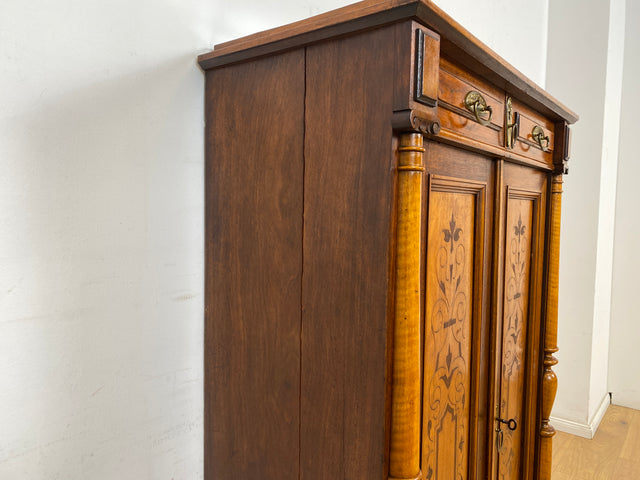 WMK Besonders schönes dänisches antikes Vertiko aus vollem Holz mit Schublade , Intarsien und Messingbeschlägen # Schrank Wäscheschrank Flurschrank Dielenschrank Kommode Cabinet Gründerzeit Vintage