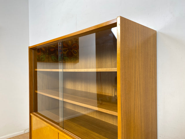 WMK Raumaufhellende & gut erhaltene Mid-Century Vitrine Modell 3336 von VEB Möbelfabrik Werdau aus 1964 # Highboard Glasvitrine Büchervitrine Bücherschrank Bücherregal Sideboard Kommode DDR Vintage