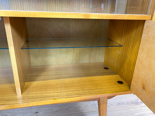 WMK Raumaufhellende & gut erhaltene Mid-Century Vitrine Modell 3336 von VEB Möbelfabrik Werdau aus 1964 # Highboard Glasvitrine Büchervitrine Bücherschrank Bücherregal Sideboard Kommode DDR Vintage