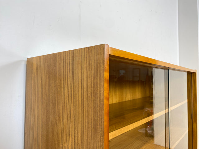 WMK Raumaufhellende & gut erhaltene Mid-Century Vitrine Modell 3336 von VEB Möbelfabrik Werdau aus 1964 # Highboard Glasvitrine Büchervitrine Bücherschrank Bücherregal Sideboard Kommode DDR Vintage