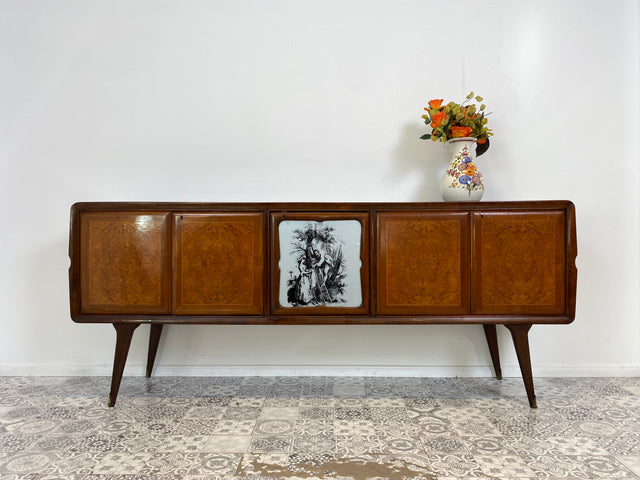 WMK Stilvolles & gut erhaltenes italienisches 50er Jahre Sideboard mit edler Glasoberfläche & Glasfront mit allegorischem Motiv # Kommode Schrank Anrichte Credenza Büfett TV-Board Mid-Century Vintage