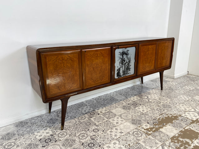 WMK Stilvolles & gut erhaltenes italienisches 50er Jahre Sideboard mit edler Glasoberfläche & Glasfront mit allegorischem Motiv # Kommode Schrank Anrichte Credenza Büfett TV-Board Mid-Century Vintage