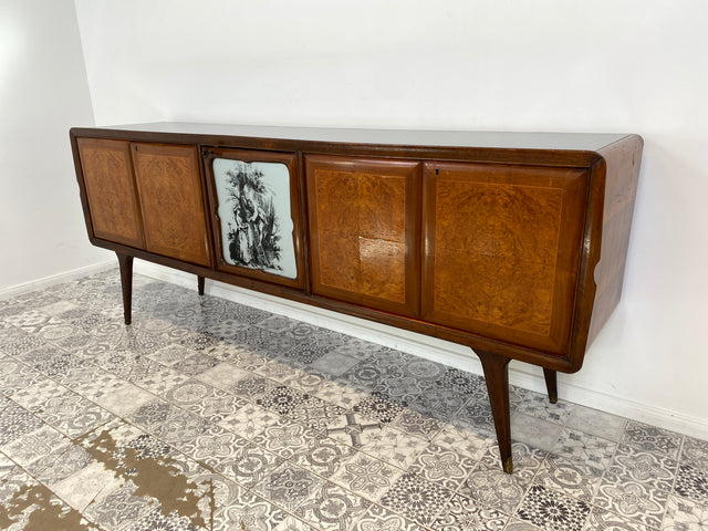 WMK Stilvolles & gut erhaltenes italienisches 50er Jahre Sideboard mit edler Glasoberfläche & Glasfront mit allegorischem Motiv # Kommode Schrank Anrichte Credenza Büfett TV-Board Mid-Century Vintage