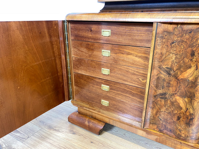 WMK Imposante und gut erhaltene antike Anrichte aus massivem Holz in edlem Wurzelholz Furnier und reichverziert bei Hand # Büfett Buffet Schrank Küche Küchenanrichte Geschirrschrank Art Deco Vintage