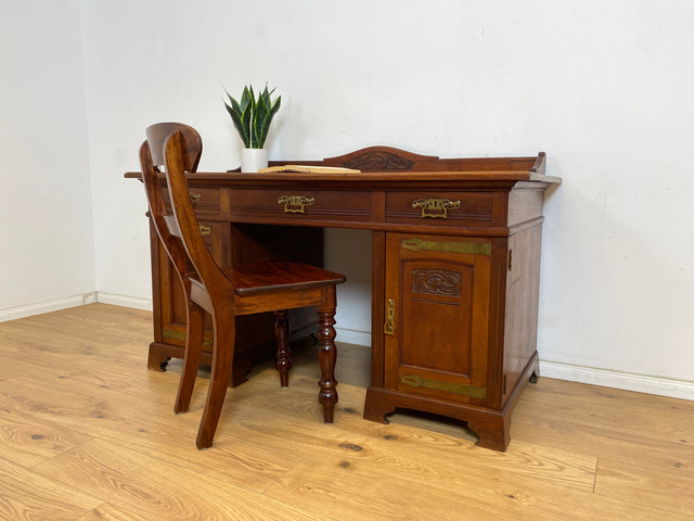 WMK Hochwertiger und gut erhaltener Vintage Schreibtisch aus vollem Holz im englischen Stil mit mit wunderschönen Messingbeschlägen # Desk Arbeitstisch Cheftisch Bürotisch Sekretär Regency Kolonial