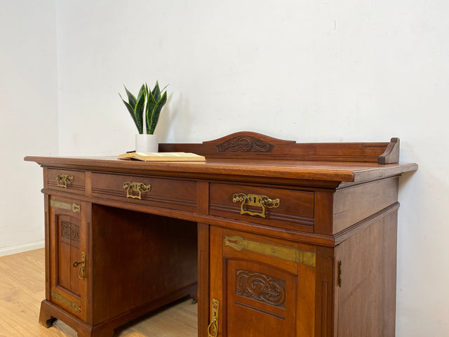 WMK Hochwertiger und gut erhaltener Vintage Schreibtisch aus vollem Holz im englischen Stil mit mit wunderschönen Messingbeschlägen # Desk Arbeitstisch Cheftisch Bürotisch Sekretär Regency Kolonial