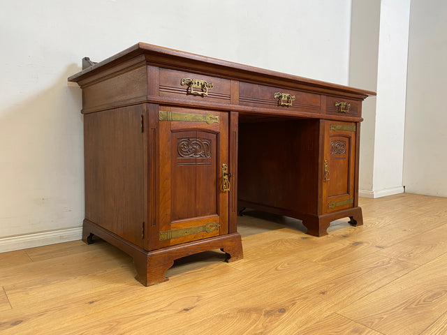 WMK Hochwertiger und gut erhaltener Vintage Schreibtisch aus vollem Holz im englischen Stil mit mit wunderschönen Messingbeschlägen # Desk Arbeitstisch Cheftisch Bürotisch Sekretär Regency Kolonial