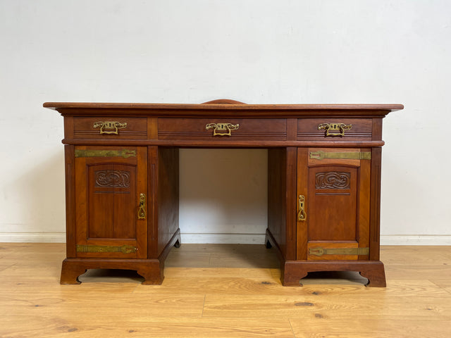 WMK Hochwertiger und gut erhaltener Vintage Schreibtisch aus vollem Holz im englischen Stil mit mit wunderschönen Messingbeschlägen # Desk Arbeitstisch Cheftisch Bürotisch Sekretär Regency Kolonial