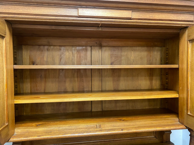 WMK Imposanter & gut erhaltener Gründerzeit Buffettschrank aus massivem Eichenholz, mit Messinggriffen und reichverziert in Handarbeit # Anrichte Buffet Schrank Highboard Antik Historismus Vintage