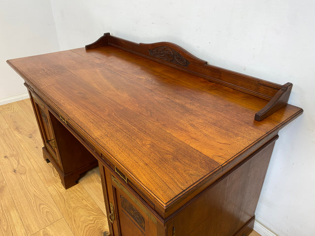 WMK Hochwertiger und gut erhaltener Vintage Schreibtisch aus vollem Holz im englischen Stil mit mit wunderschönen Messingbeschlägen # Desk Arbeitstisch Cheftisch Bürotisch Sekretär Regency Kolonial