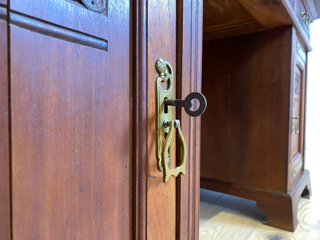 WMK Hochwertiger und gut erhaltener Vintage Schreibtisch aus vollem Holz im englischen Stil mit mit wunderschönen Messingbeschlägen # Desk Arbeitstisch Cheftisch Bürotisch Sekretär Regency Kolonial