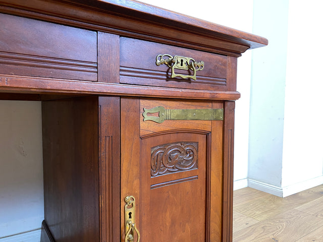 WMK Hochwertiger und gut erhaltener Vintage Schreibtisch aus vollem Holz im englischen Stil mit mit wunderschönen Messingbeschlägen # Desk Arbeitstisch Cheftisch Bürotisch Sekretär Regency Kolonial