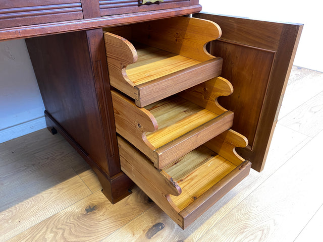 WMK Hochwertiger und gut erhaltener Vintage Schreibtisch aus vollem Holz im englischen Stil mit mit wunderschönen Messingbeschlägen # Desk Arbeitstisch Cheftisch Bürotisch Sekretär Regency Kolonial