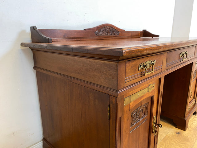 WMK Hochwertiger und gut erhaltener Vintage Schreibtisch aus vollem Holz im englischen Stil mit mit wunderschönen Messingbeschlägen # Desk Arbeitstisch Cheftisch Bürotisch Sekretär Regency Kolonial