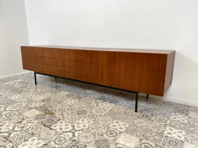 WMK Das Designer Highlight! Stilvolles 50er Jahre Designer Sideboard B40 in langer Ausführung (245cm) von Dieter Wäckerlin für Behr in Teakholz # Crendenza Anrichte TV-Lowboard Mid-Century Loft Teak