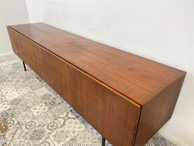 WMK Das Designer Highlight! Stilvolles 50er Jahre Designer Sideboard B40 in langer Ausführung (245cm) von Dieter Wäckerlin für Behr in Teakholz # Crendenza Anrichte TV-Lowboard Mid-Century Loft Teak