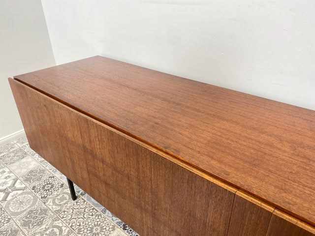 WMK Das Designer Highlight! Stilvolles 50er Jahre Designer Sideboard B40 in langer Ausführung (245cm) von Dieter Wäckerlin für Behr in Teakholz # Crendenza Anrichte TV-Lowboard Mid-Century Loft Teak