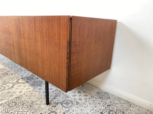 WMK Das Designer Highlight! Stilvolles 50er Jahre Designer Sideboard B40 in langer Ausführung (245cm) von Dieter Wäckerlin für Behr in Teakholz # Crendenza Anrichte TV-Lowboard Mid-Century Loft Teak