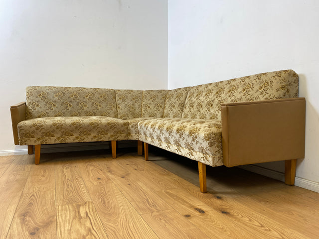 WMK Sehr hübsches und gut erhaltenes 60er Jahre Ecksofa mit schönem floralem Originalbezug und bequemen Federkernsitzen # Eckcouch Couch Sofa Sitzgarnitur Mid-Century Vintage Retro # Versand möglich