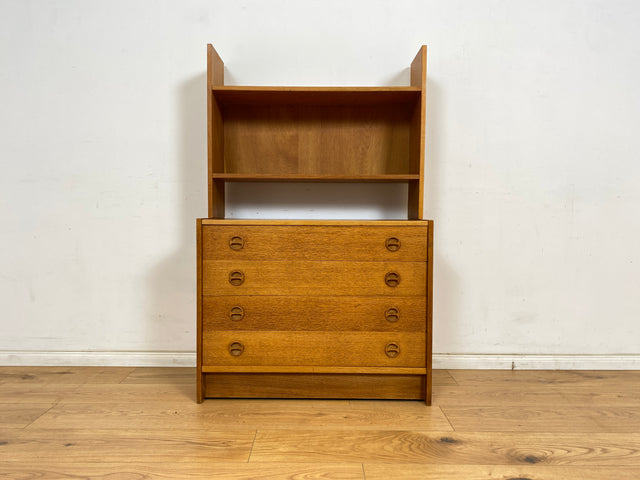 WMK Minimalistischer und gut erhaltener kleiner skandinavischer Bücherschrank mit Schubladen und formschönen Holzgriffen # Kommode Bücherregal Regal Schubladenkommode Mid-Century Vintage Danish Design