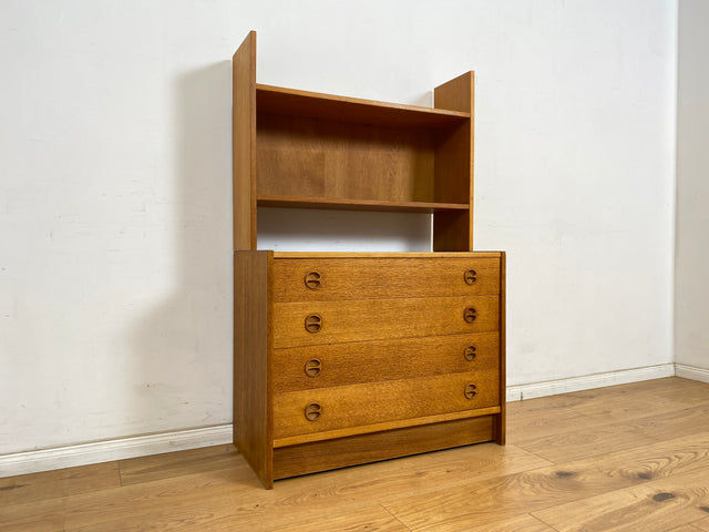 WMK Minimalistischer und gut erhaltener kleiner skandinavischer Bücherschrank mit Schubladen und formschönen Holzgriffen # Kommode Bücherregal Regal Schubladenkommode Mid-Century Vintage Danish Design