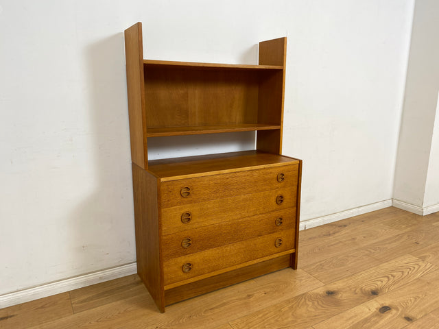 WMK Minimalistischer und gut erhaltener kleiner skandinavischer Bücherschrank mit Schubladen und formschönen Holzgriffen # Kommode Bücherregal Regal Schubladenkommode Mid-Century Vintage Danish Design