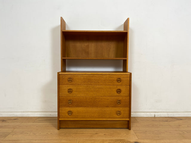 WMK Minimalistischer und gut erhaltener kleiner skandinavischer Bücherschrank mit Schubladen und formschönen Holzgriffen # Kommode Bücherregal Regal Schubladenkommode Mid-Century Vintage Danish Design