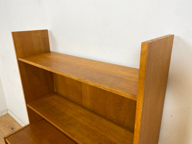 WMK Minimalistischer und gut erhaltener kleiner skandinavischer Bücherschrank mit Schubladen und formschönen Holzgriffen # Kommode Bücherregal Regal Schubladenkommode Mid-Century Vintage Danish Design